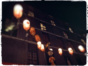 Chinatown Petaling Street, KL. Dimly lit, old lanterns sway gently to the sounds of wok & chahn on this cool Saturday night.