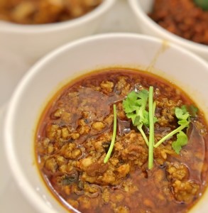 Minced pork in brown gravy