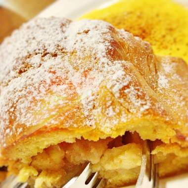 Apple strudel